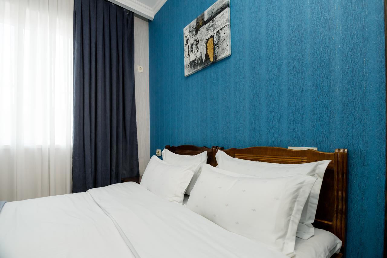 Big Family Guest House Tbilisi Buitenkant foto