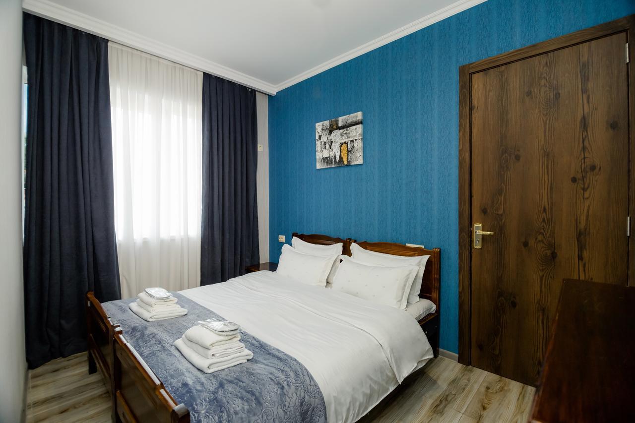 Big Family Guest House Tbilisi Buitenkant foto