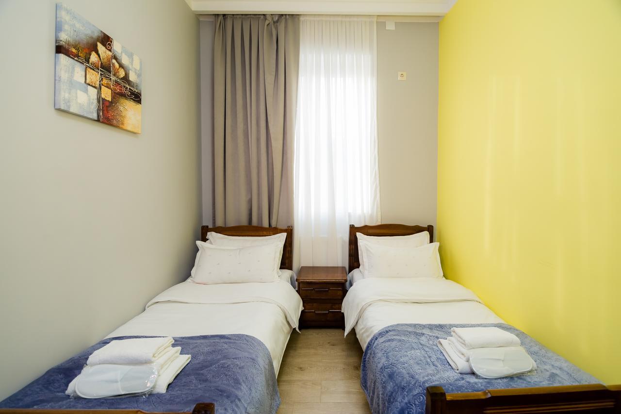 Big Family Guest House Tbilisi Buitenkant foto