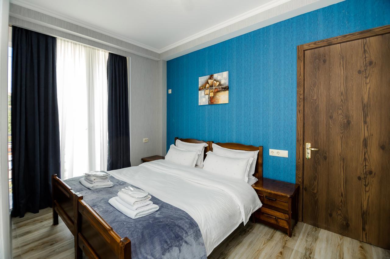 Big Family Guest House Tbilisi Buitenkant foto