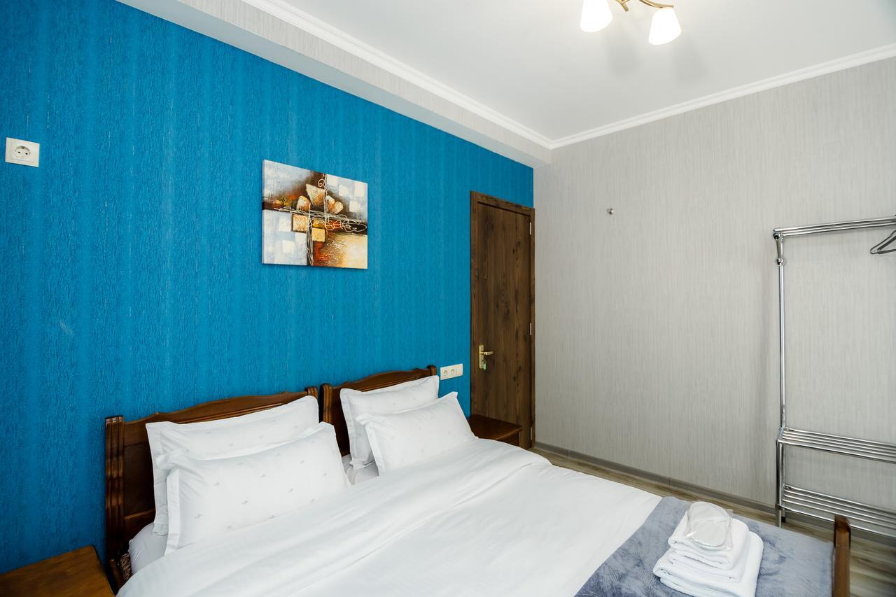 Big Family Guest House Tbilisi Buitenkant foto