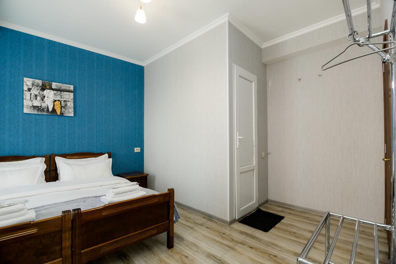 Big Family Guest House Tbilisi Buitenkant foto