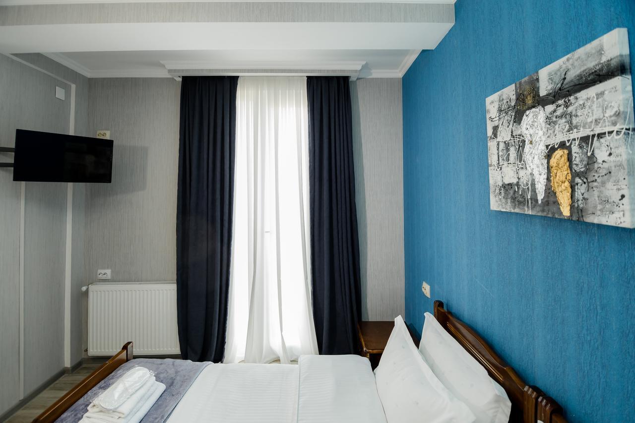 Big Family Guest House Tbilisi Buitenkant foto