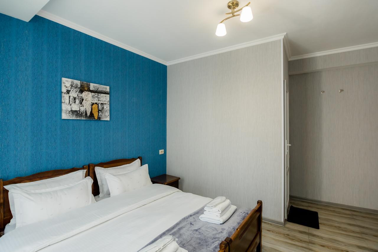 Big Family Guest House Tbilisi Buitenkant foto