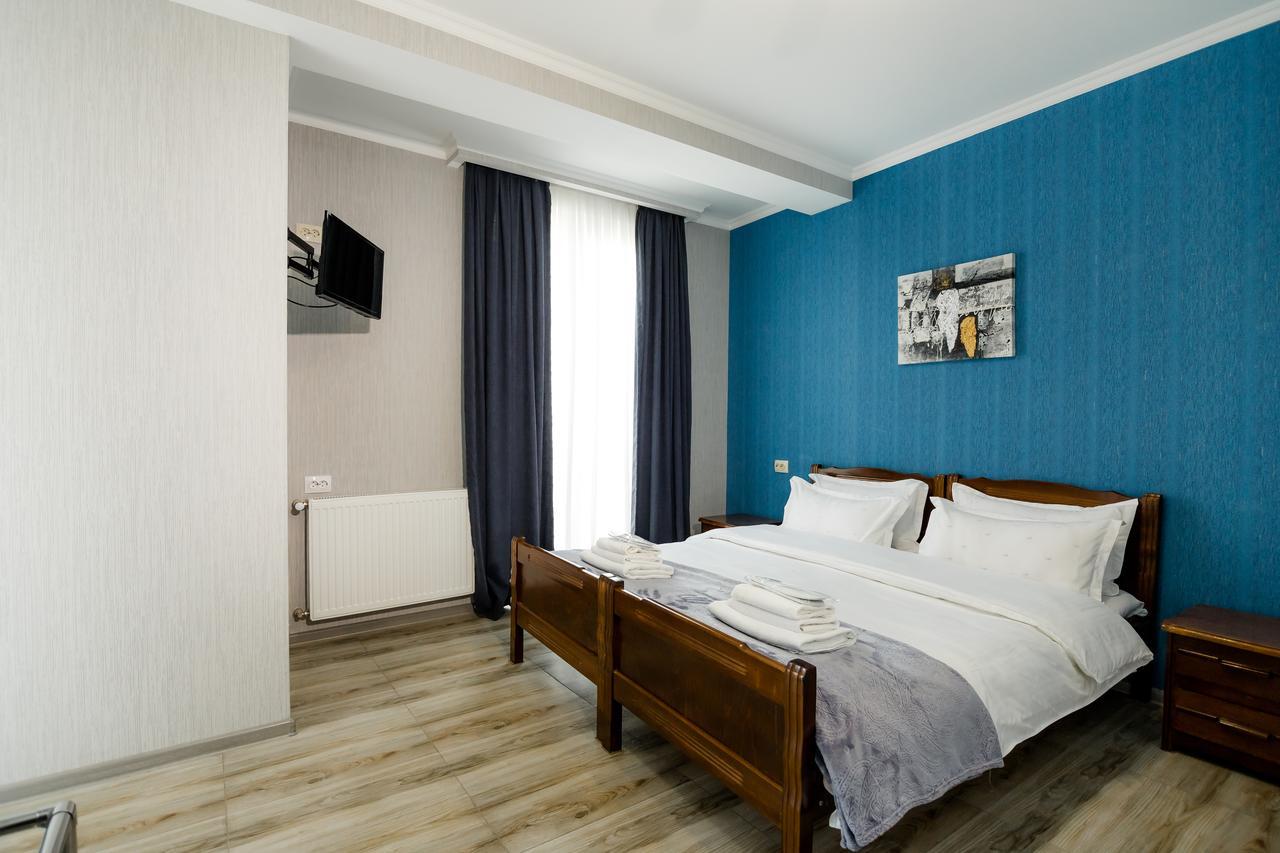 Big Family Guest House Tbilisi Buitenkant foto