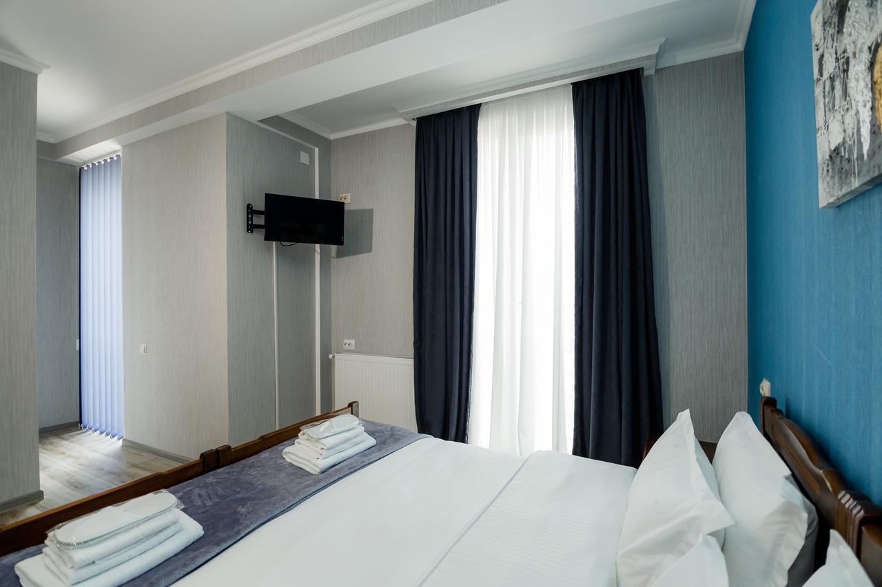 Big Family Guest House Tbilisi Buitenkant foto