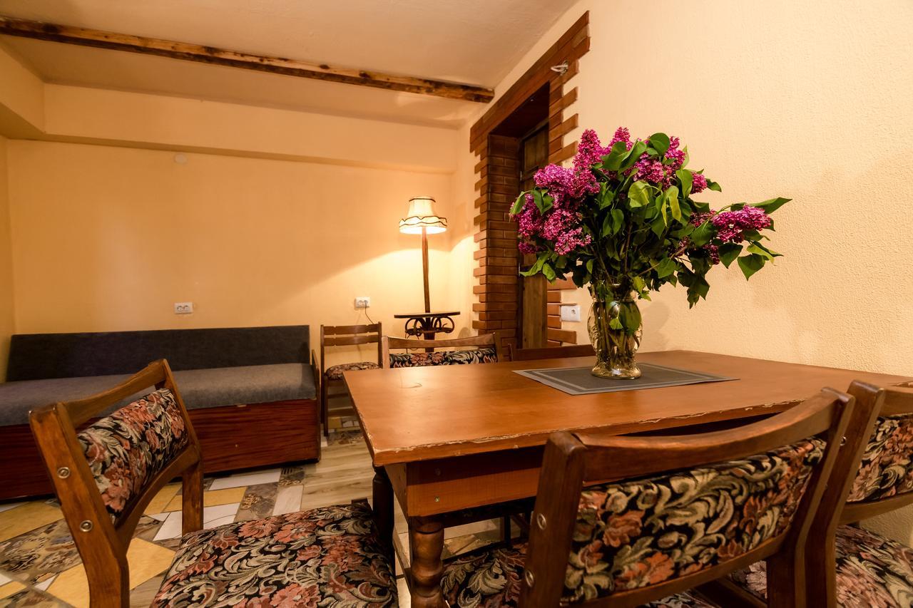 Big Family Guest House Tbilisi Buitenkant foto
